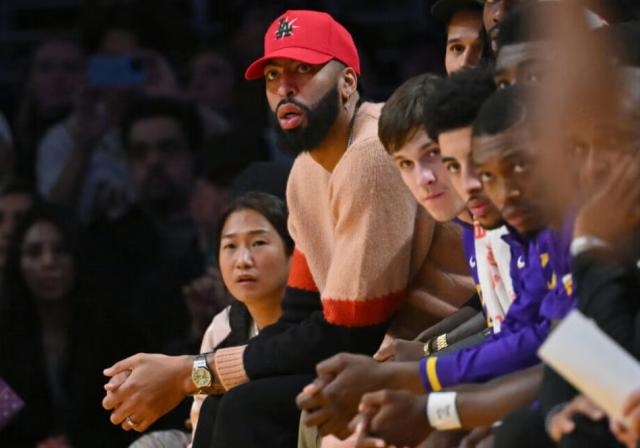 开云体育官方下载-浓眉无限期伤停 湖人赛季命运与交易前景风雨飘摇